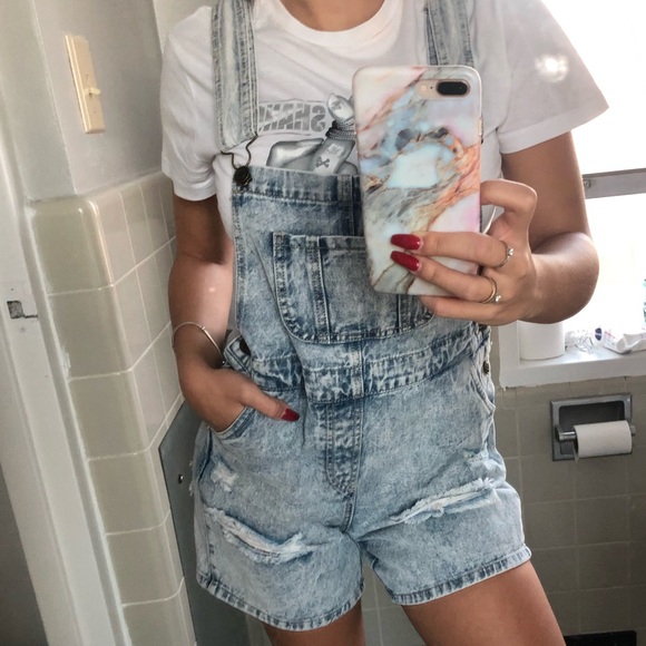 Super cute denim overall shorts - Picture 2 of 8